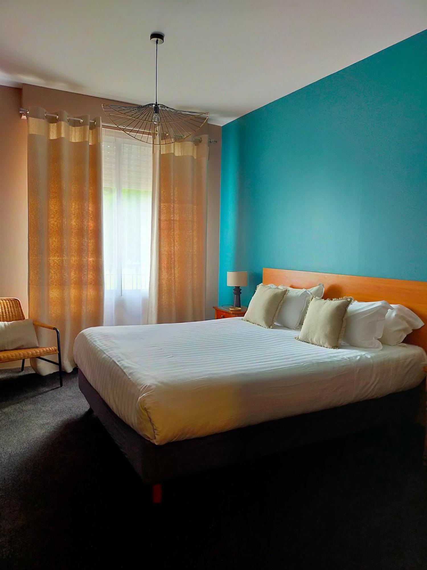 Hotel De La Marine Сен Ерблен Екстериор снимка